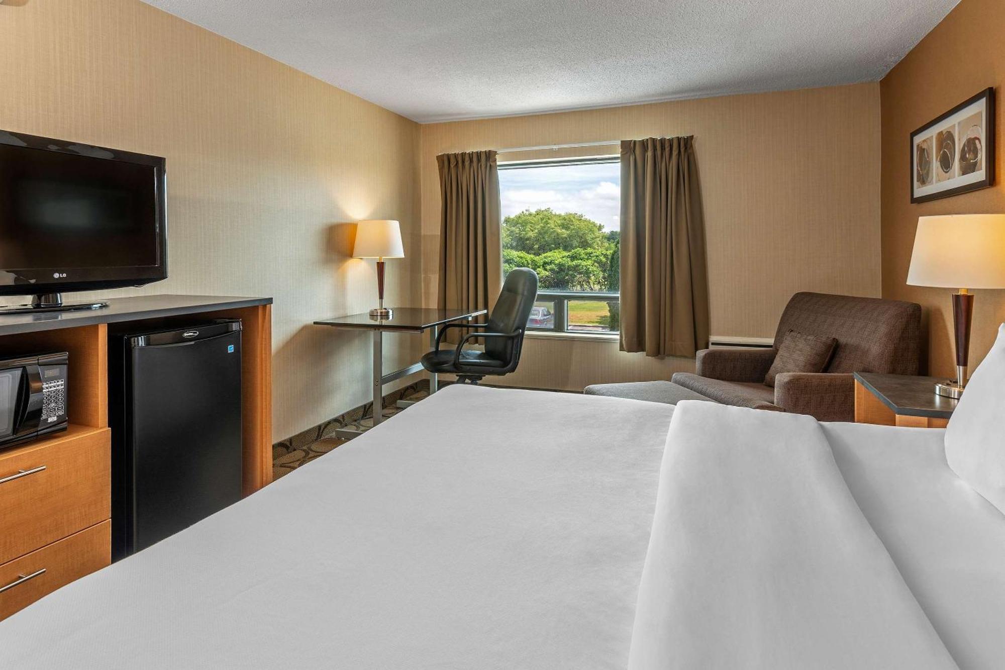 אדמונטון Comfort Inn West מראה חיצוני תמונה